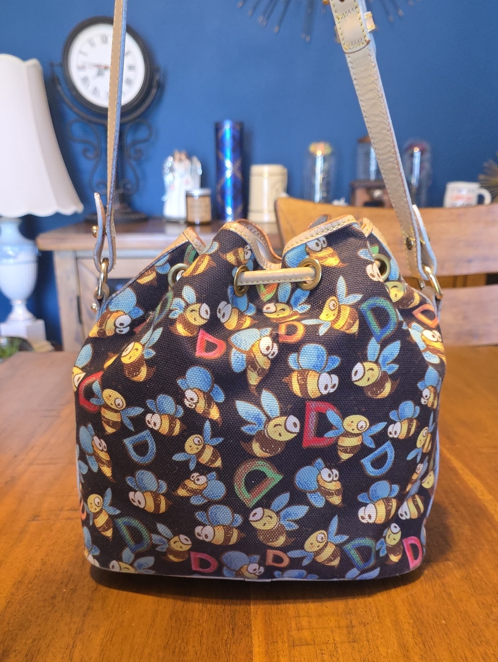 Dooney & Bourke  Bee Print Drawstring Shoulder Bag Rare - Picture 3 of 16